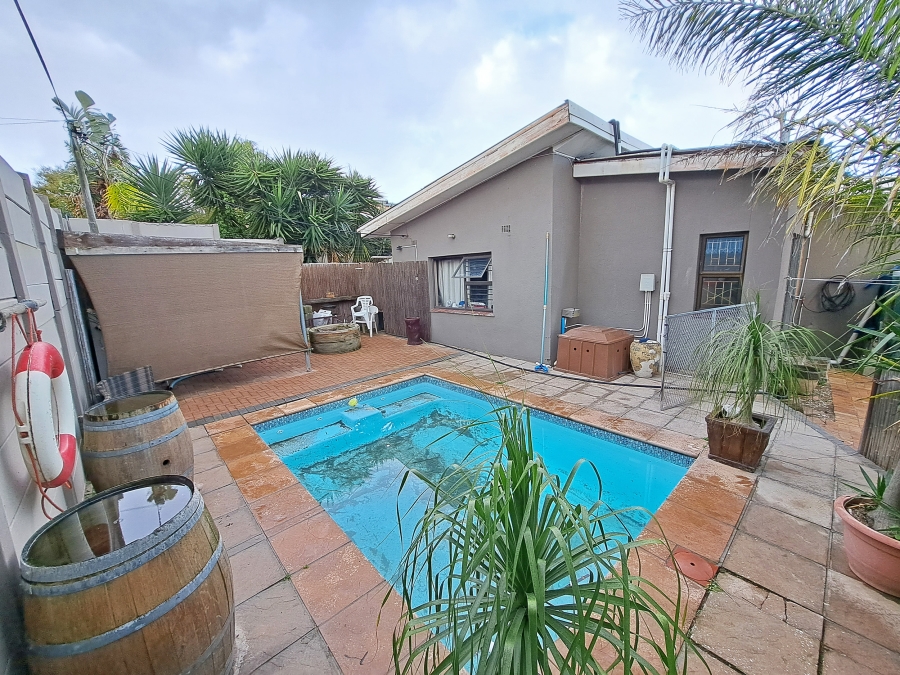 4 Bedroom Property for Sale in Avondale Western Cape